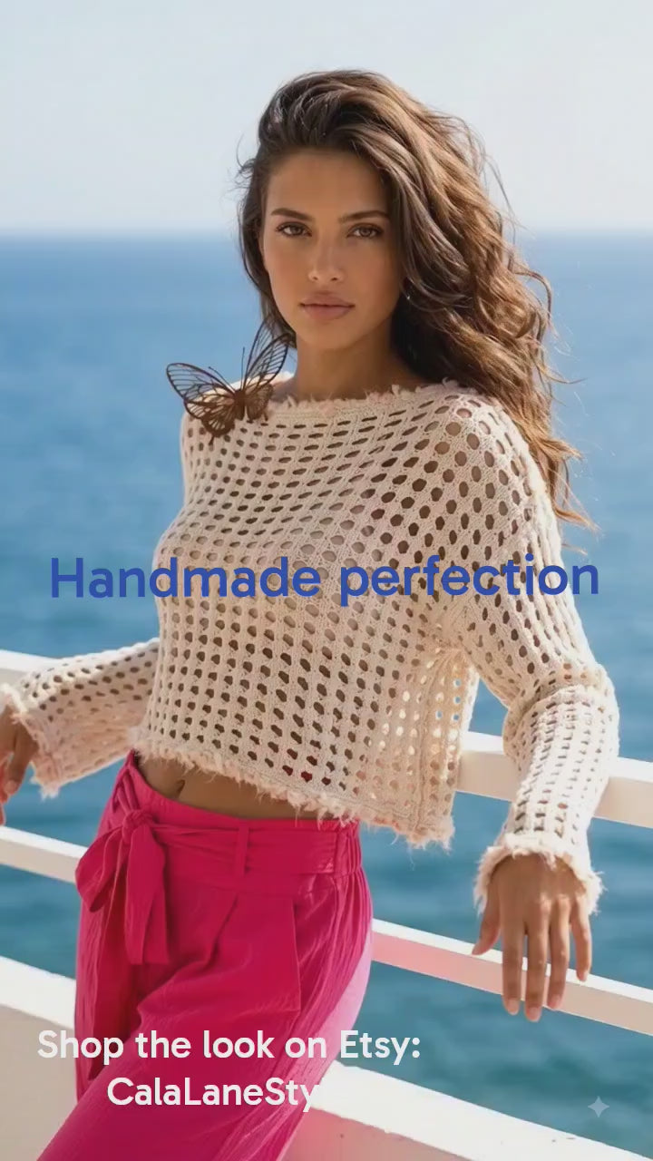 Gehäkelter Crop-Sweater mit Kunstfell-Besatz
