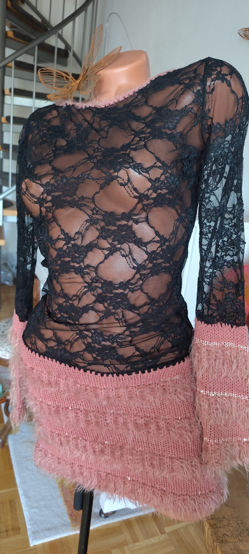 Handgemachtes Spitzenkleid aus Wolle – Schwarz/Rose