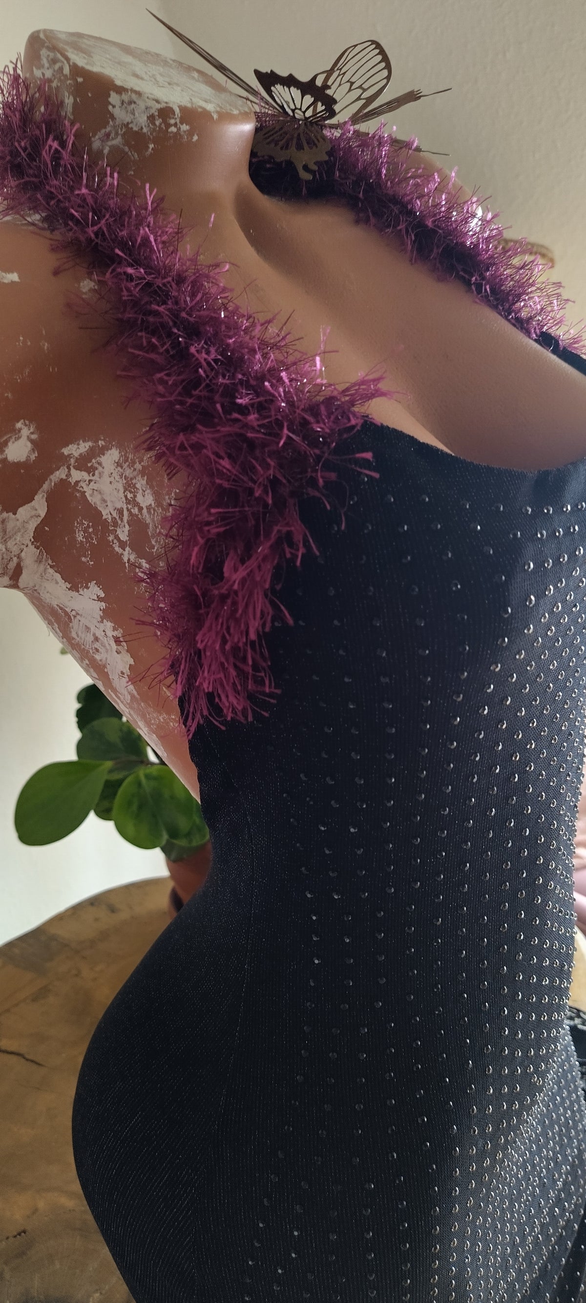 Glitzerndes rückenfreies Maxi-Kleid
