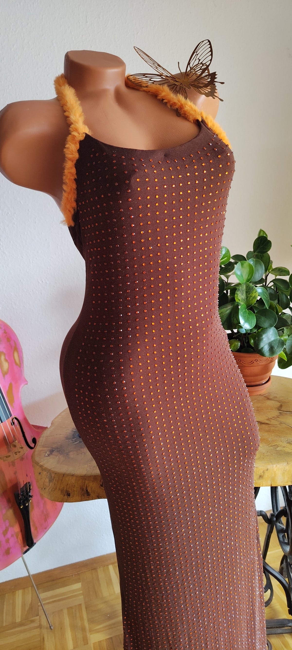 Glitzerndes rückenfreies Maxi-Kleid